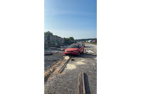 Verunfallter PKW im Baufeld der BAB 7 Verunfallter PKW im Baufeld der BAB 7
