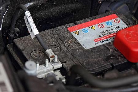 Philipp Peter Klein Smart EQ 12 Volt Batterie Autofrust Probleme Mängel Neuwagen