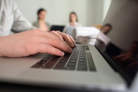 In Deutschland arbeiten im EU-Vergleich besonders viele Menschen in Teilzeit - vor allem Frauen. (Archivbild) In Deutschland arbeiten im EU-Vergleich besonders viele Menschen in Teilzeit - vor allem Frauen. (Archivbild)