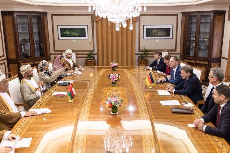 Außenminister Johann Wadephul (CDU) führte im Sultanat Oman in der Golfregion politische Gespräche. (Archivbild)