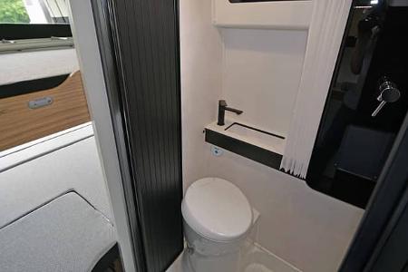 Pilote Campingbus Vega V 630 S, Bad