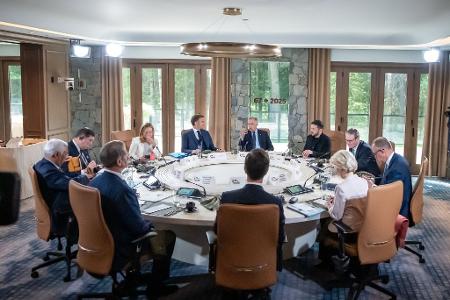 Mit Selenskyj, aber ohne Trump: Der G7-Gipfel nach der Abreise des US-Präsidenten. Mit Selenskyj, aber ohne Trump: Der G7-Gipfel nach der Abreise des US-Präsidenten.