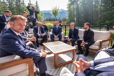 Die übrigen G7-Mitglieder berieten nach Trumps Abreise mit dem ukrainischen Präsidenten Selenskyj.