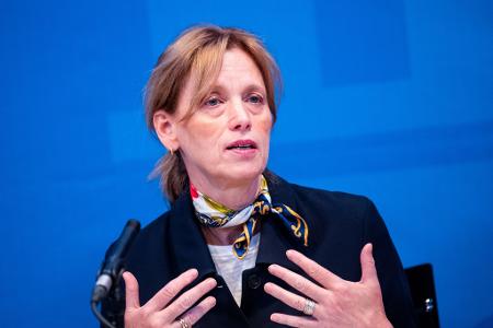 Kitas sind Ländersache. Bundesfamilienministerin Karin Prien (CDU) ist gegen pauschale Lösungen. (Archivbild)
