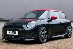 Mini Cooper SE mit H&amp;R Tieferlegungsfedern