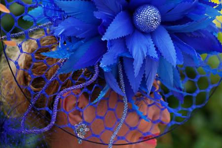 Viele kommen mit extravaganten Hüten.