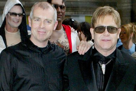 Die Fehde mit U2 endete in Elton Johns Swimmingpool