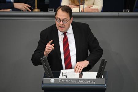 Linken-Fraktionschef Sören Pellmann stößt sich am Inhalt der Kanzler-Worte. (Archivbild)