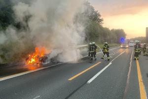 Brennender PKW auf der BAB A45 - Fehlende Rettungsgasse