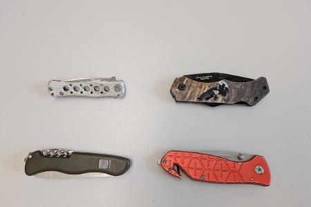 Bei der ÖPNV-Kontrolle sichergestellte Messer Bei der ÖPNV-Kontrolle sichergestellte Messer