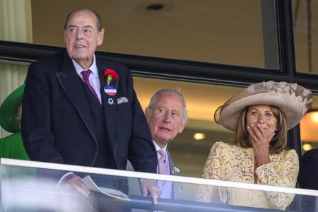 Statt Kate erschien ihre Mutter Carole Middleton in der königlichen Loge (hier zu sehen mit König Charles und Lord Nicholas Soames, dem Enkel des ehemaligen Premiers Winston Churchill).