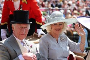König Charles und Königin Camilla bei Royal Ascot im Familienkreis