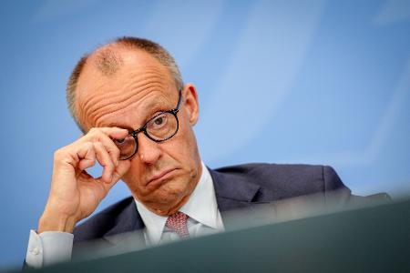 Bundeskanzler Friedrich Merz (CDU) gibt nach der Ministerpräsidentenkonferenz im Bundeskanzleramt eine Pressekonferenz.