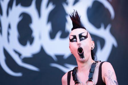 Leadsängerin Ditte Kroeyer von der dänischen Band Vulvatorious tritt bei dem Copenhell Festival auf.