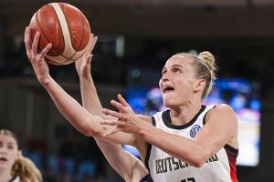 Geburtstagskind Nowitzki jubelt mit: Traumstart für DBB-Frauen