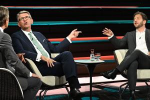 Grünen-Chef kritisiert Kulturstaatsminister Weimer scharf, da greift Lanz ein: "Nein, nein, nein!"