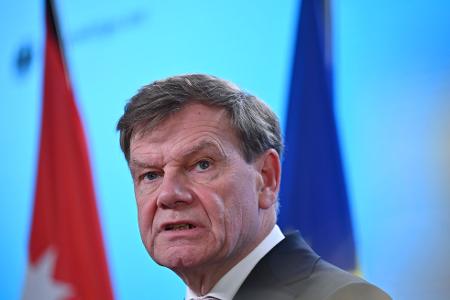 Bundesaußenminister Wadephul will sich mit seinen Kollegen aus Frankreich und Großbritannien für eine Deeskalation einsetzen. 