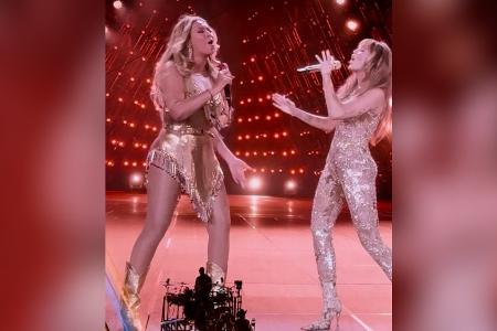 Überraschung in Paris! Miley Cyrus steht mit Beyoncé auf der Bühne Überraschung in Paris! Miley Cyrus steht mit Beyoncé auf der Bühne