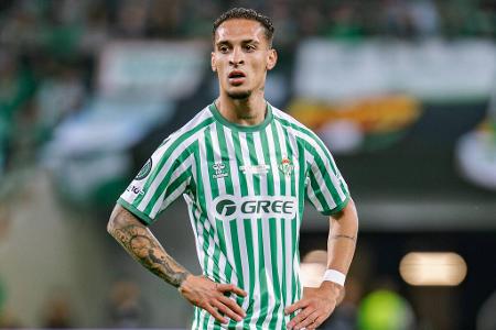 ANGRIFF: Antony (ManUnited, verliehen an Real Betis) - Manchester United hat wohl keine weitere Verwendung für den offensiven Flügelakteur aus Brasilien. Und Real Betis ist scheinbar nicht in der Lage, einen festen Wechsel finanziell zu stemmen. Antony kennt ten Hag noch aus der gemeinsamen Zeit bei Ajax und bei ManUnited. Laut 'kicker' wird bei Bayer zumindest über den 25-Jährigen diskutiert.