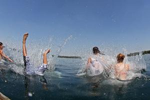 Wasserqualität: Worauf vor dem Sprung in den See achten?