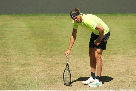 Zverev trotz Problemen im Halbfinale von Halle Zverev trotz Problemen im Halbfinale von Halle