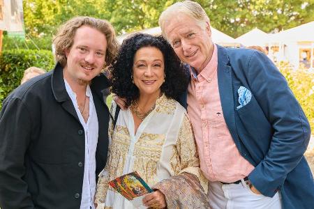 Theaterpremiere: Barbara Wussow strahlt mit ihrem Mann und ihrem Sohn Theaterpremiere: Barbara Wussow strahlt mit ihrem Mann und ihrem Sohn