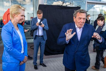 Ausschuss beharrt auf Schröder-Aussage - Anwalt empört