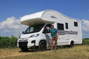 Wendiges Alkoven-Wohnmobil für Familien