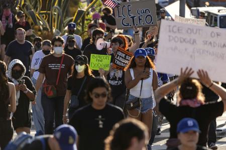 Dodgers stellen eine Million Dollar für Immigranten bereit Dodgers stellen eine Million Dollar für Immigranten bereit