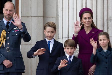 Süßes Welpen-Foto: So gratulieren Kate und die Kinder Prinz William Süßes Welpen-Foto: So gratulieren Kate und die Kinder Prinz William