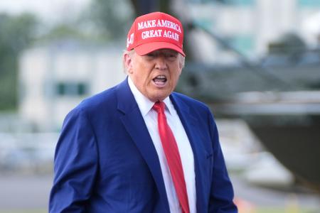Tagelang wollte Trump sich mit Blick auf eine militärische Intervention der USA im Iran nicht festlegen. Tagelang wollte Trump sich mit Blick auf eine militärische Intervention der USA im Iran nicht festlegen.