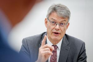 Verkehrsminister kündigt Bahn-Strategie bis Spätsommer an