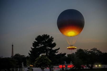 Viele Menschen in Paris hatten sich gewünscht, dass der olympische Ballon wieder in die Stadt zurückkehrt. Viele Menschen in Paris hatten sich gewünscht, dass der olympische Ballon wieder in die Stadt zurückkehrt.