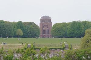 Schlägerei nach Messerangriff im Hamburger Stadtpark