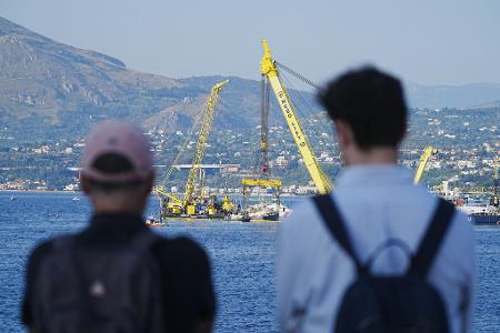 Ein besonderer Anblick: die Bergung der Superyacht 