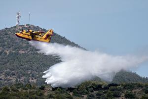 Großbrand tobt auf griechischer Insel - 16 Orte evakuiert