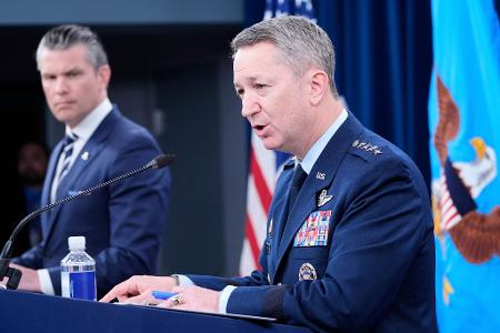 Das US-Militär spricht von einer großen Flotte von Tarnkappenbombern.