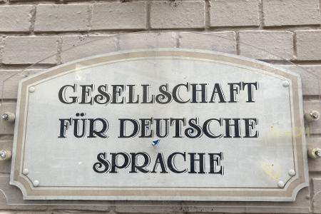 Die Sprachwissenschaftler der Gesellschaft für deutsche Sprache beraten Standesämter, ob ein Vorname eingetragen werden kann oder nicht. (Archivbild) Die Sprachwissenschaftler der Gesellschaft für deutsche Sprache beraten Standesämter, ob ein Vorname eingetragen werden kann oder nicht. (Archivbild)