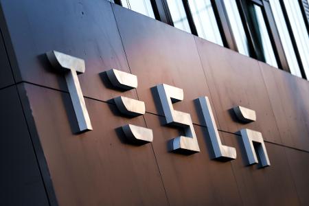 Tesla startet seinen lange angekündigten Robotaxi-Dienst. Tesla startet seinen lange angekündigten Robotaxi-Dienst.