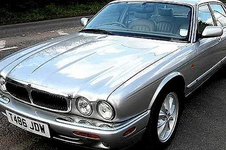 Jaguar XJ, E10