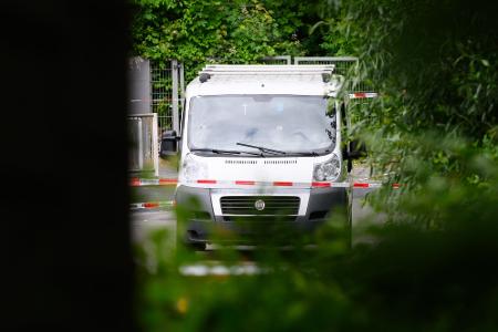 Das Fluchtfahrzeug wurde am Mittag abgeschleppt.