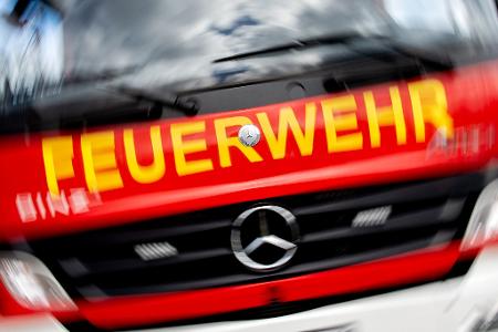 Der Brand eines Wohnhauses konnte innerhalb kurzer Zeit gelöscht werden, die Suche nach den vier Kindern im Dachgeschoss dauerte hingegangen lange. (Symbolbild) Der Brand eines Wohnhauses konnte innerhalb kurzer Zeit gelöscht werden, die Suche nach den vier Kindern im Dachgeschoss dauerte hingegangen lange. (Symbolbild)