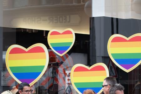 Pinkwashing erkennen: Wie Unternehmen mit Pride werben