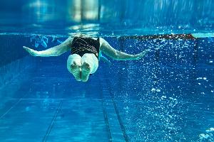 Schwindel nach dem Schwimmen: Woher er kommt und was hilft