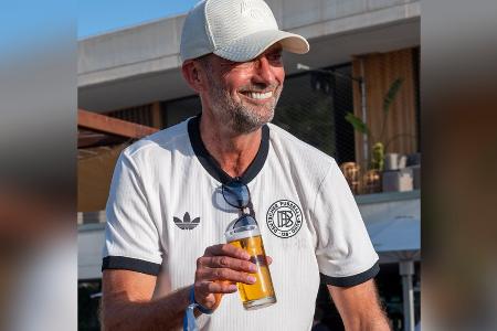 Bierchen und gute Laune: Jürgen Klopp bei Tennisturnier auf Mallorca Bierchen und gute Laune: Jürgen Klopp bei Tennisturnier auf Mallorca