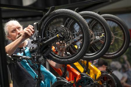 Räder über Räder bei der Messe Eurobike. 