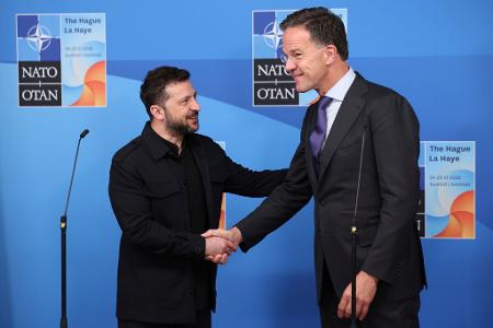 Kein einfacher Nato-Gipfel für Präsident Selenskyj: US-Präsident Trump lässt wenig Raum für neue Versprechungen der Allianz. 
