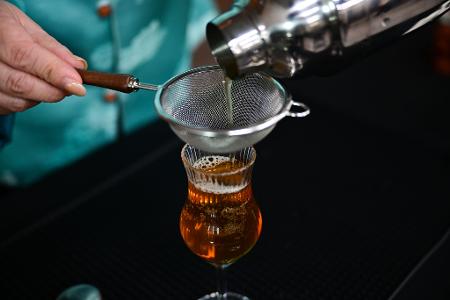 Deutschland hat im vergangenen Jahr rund 48.000 Tonnen Tee importiert und knapp 21.500 Tonnen ausgeführt. (Archivbild)