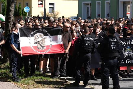 Mehrere CDS-Veranstaltungen waren zuletzt begleitet von Aktionen rechter Gruppen, wie hier in Bautzen. (Archivfoto) Mehrere CDS-Veranstaltungen waren zuletzt begleitet von Aktionen rechter Gruppen, wie hier in Bautzen. (Archivfoto)