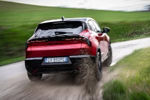 Alfa Romeo Junior Ibrida Q4